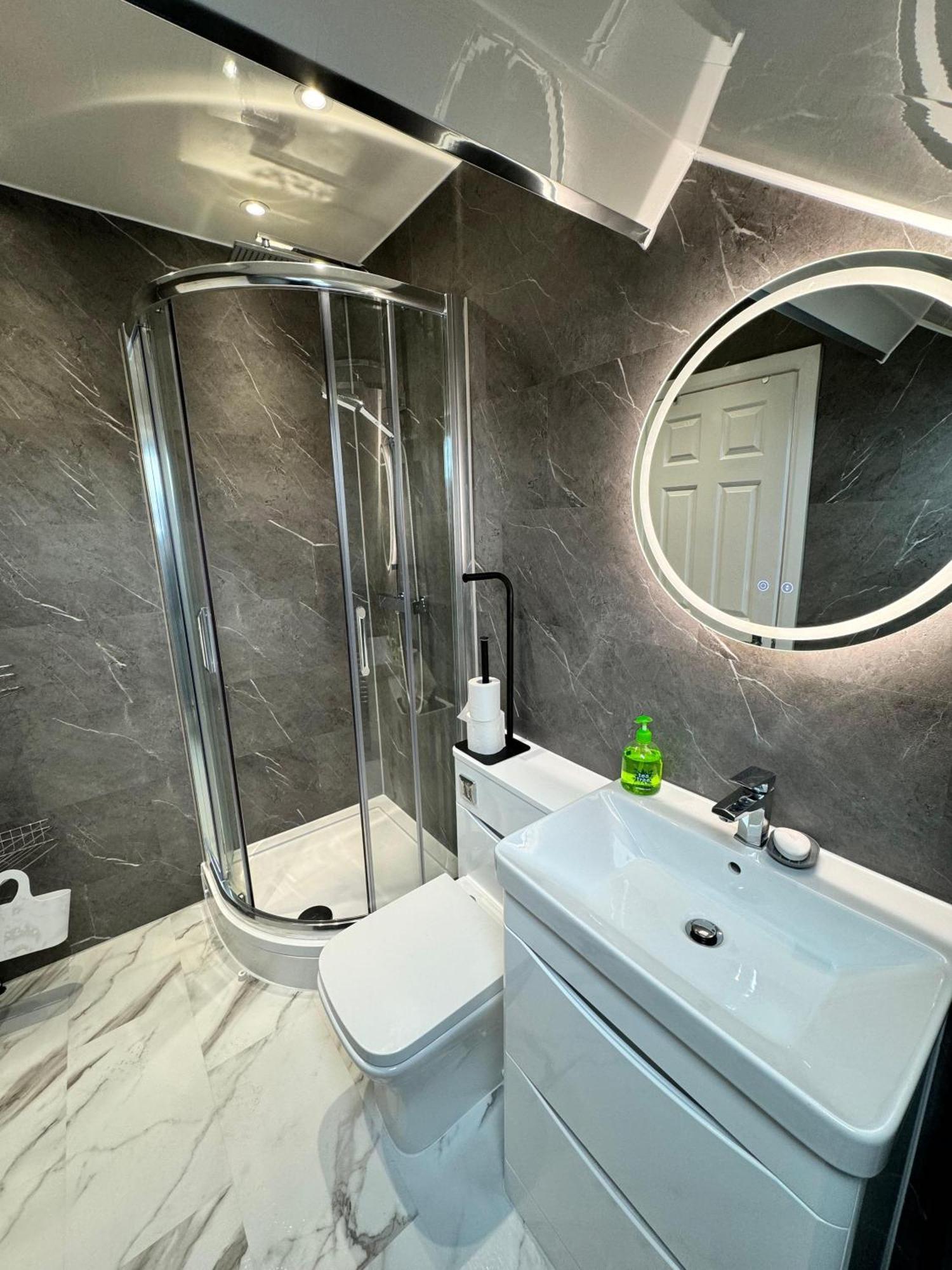Luxury Ensuite Rooms @ Kingsley Terrace Ньюкасл-апон-Тайн Екстер'єр фото