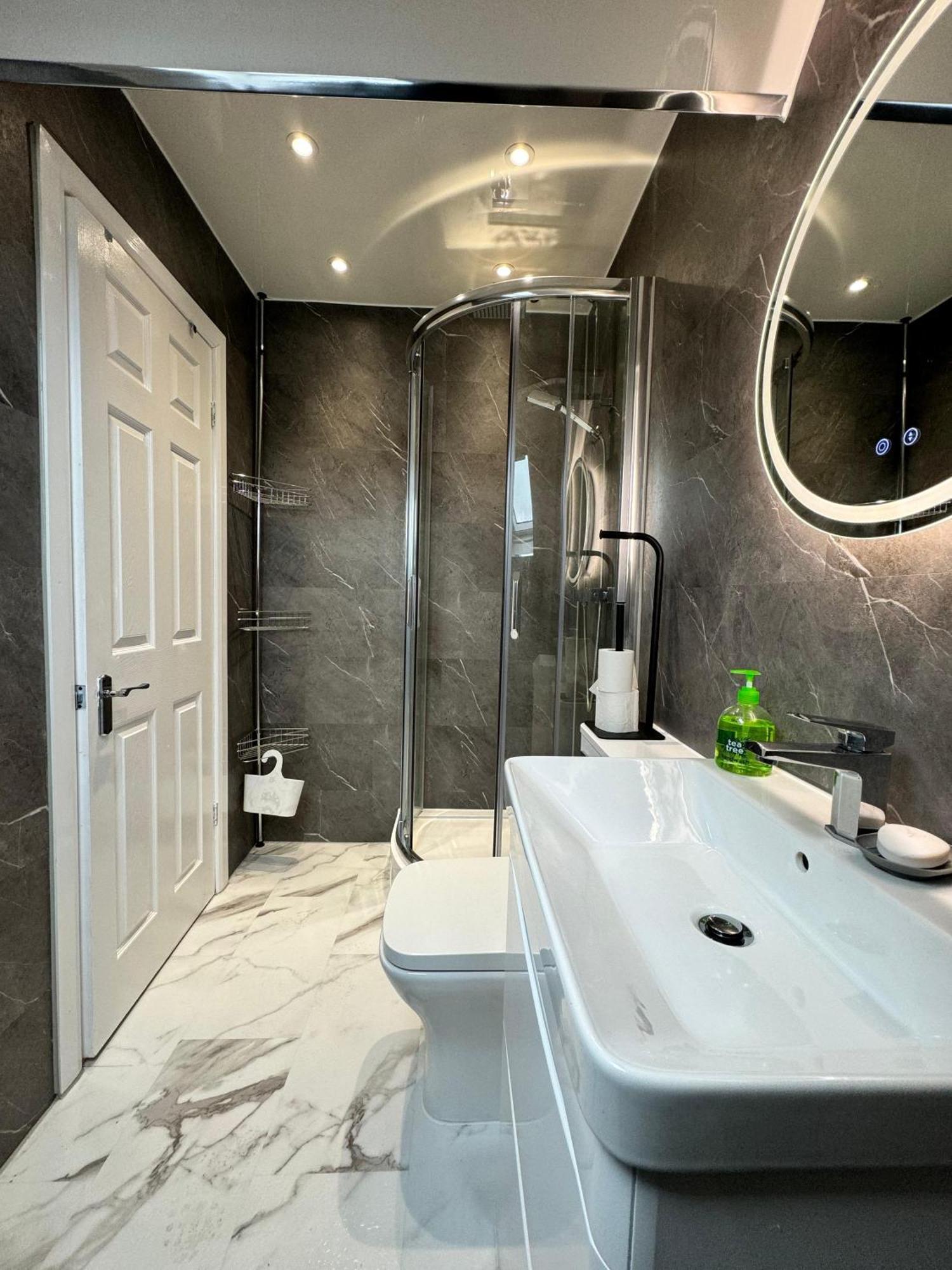 Luxury Ensuite Rooms @ Kingsley Terrace Ньюкасл-апон-Тайн Екстер'єр фото